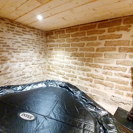 Maison De Charme Avec Jacuzzi Villa